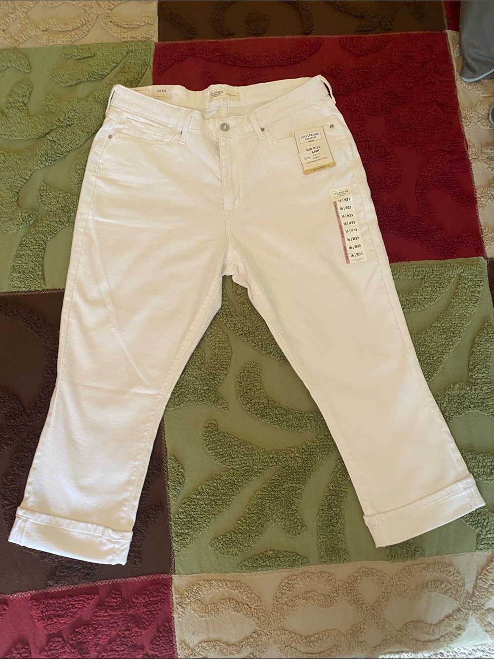 Classic White Mid Rise Capri Jeans with Cuffed Hem